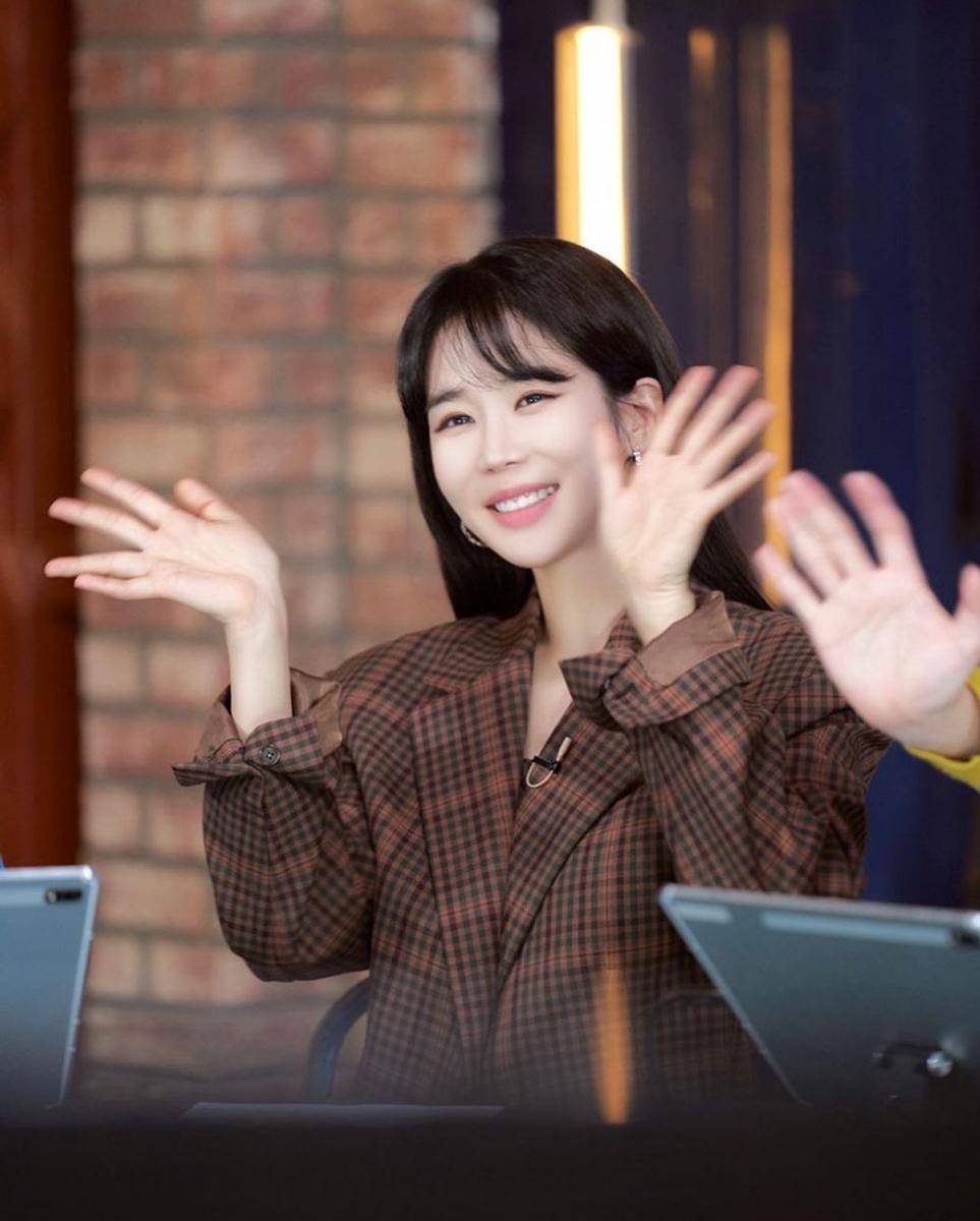 Yoo In Na (instagram.com/yg_stage)