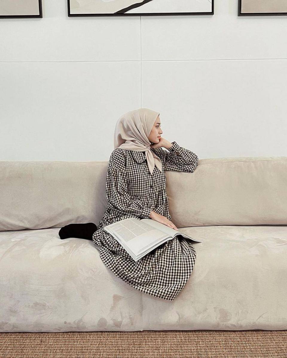 Outfit dress ala Helmi Nursifah (instagram.com/helminursifah)