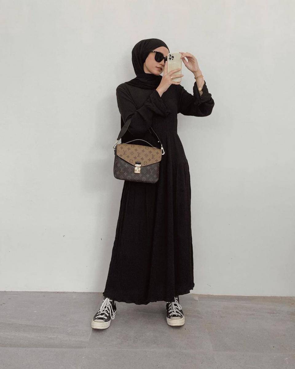Outfit dress ala Helmi Nursifah (instagram.com/helminursifah)