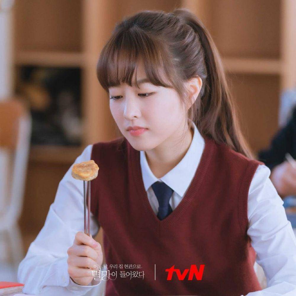 Park Bo Young di drama Doom at Your Service (instagram.com/tvndrama.official)