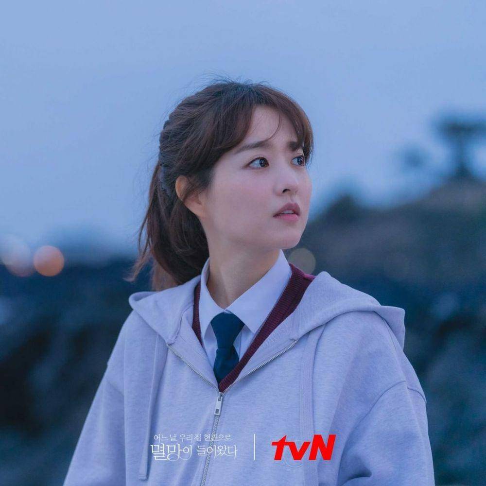 Park Bo Young di drama Doom at Your Service (instagram.com/tvndrama.official)