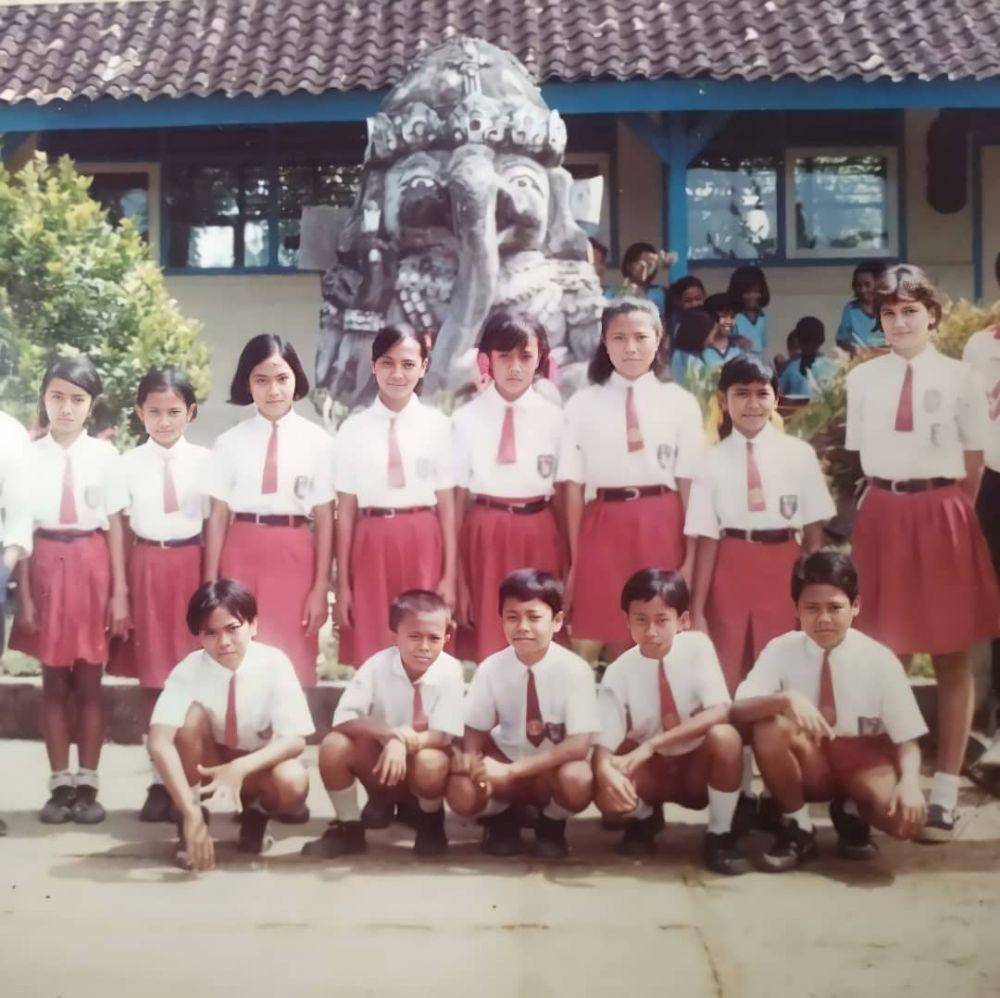 Luna Maya semasa sekolah (Instagram.com/lunamaya.story)