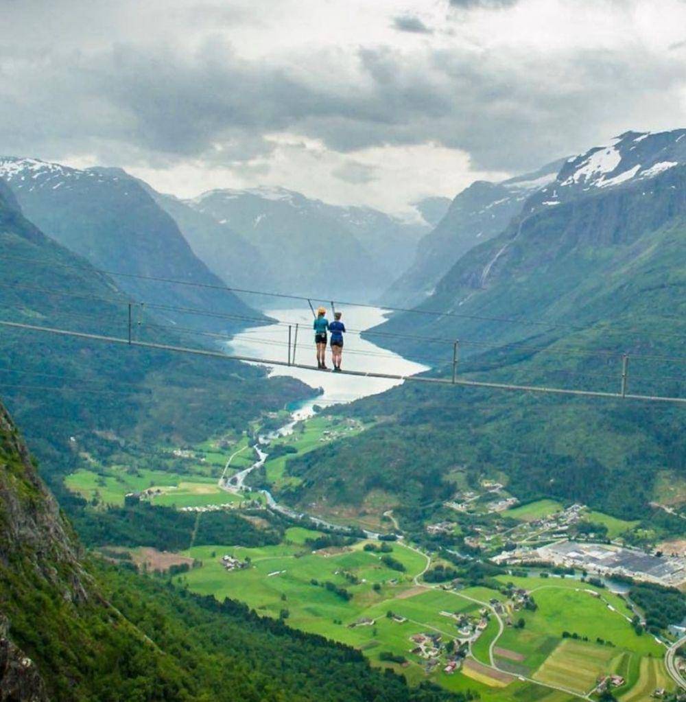 ilustrasi wisata alam di Norwegia (Instagram.com/earthbestshots)