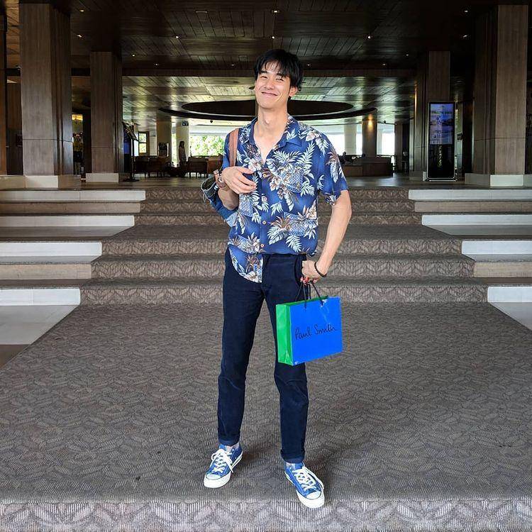 Style ala Tawan Vihokratana (instagram.com/tawan_v)