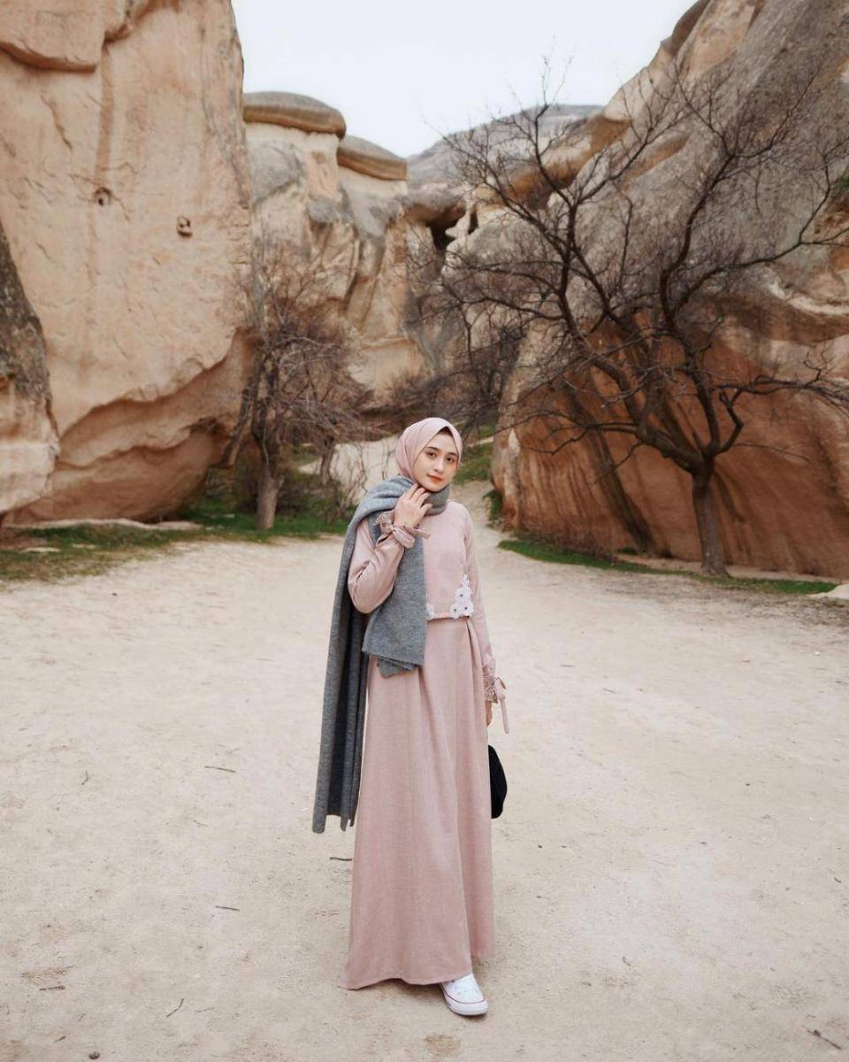 Outfit dress ala Helmi Nursifah (instagram.com/helminursifah)
