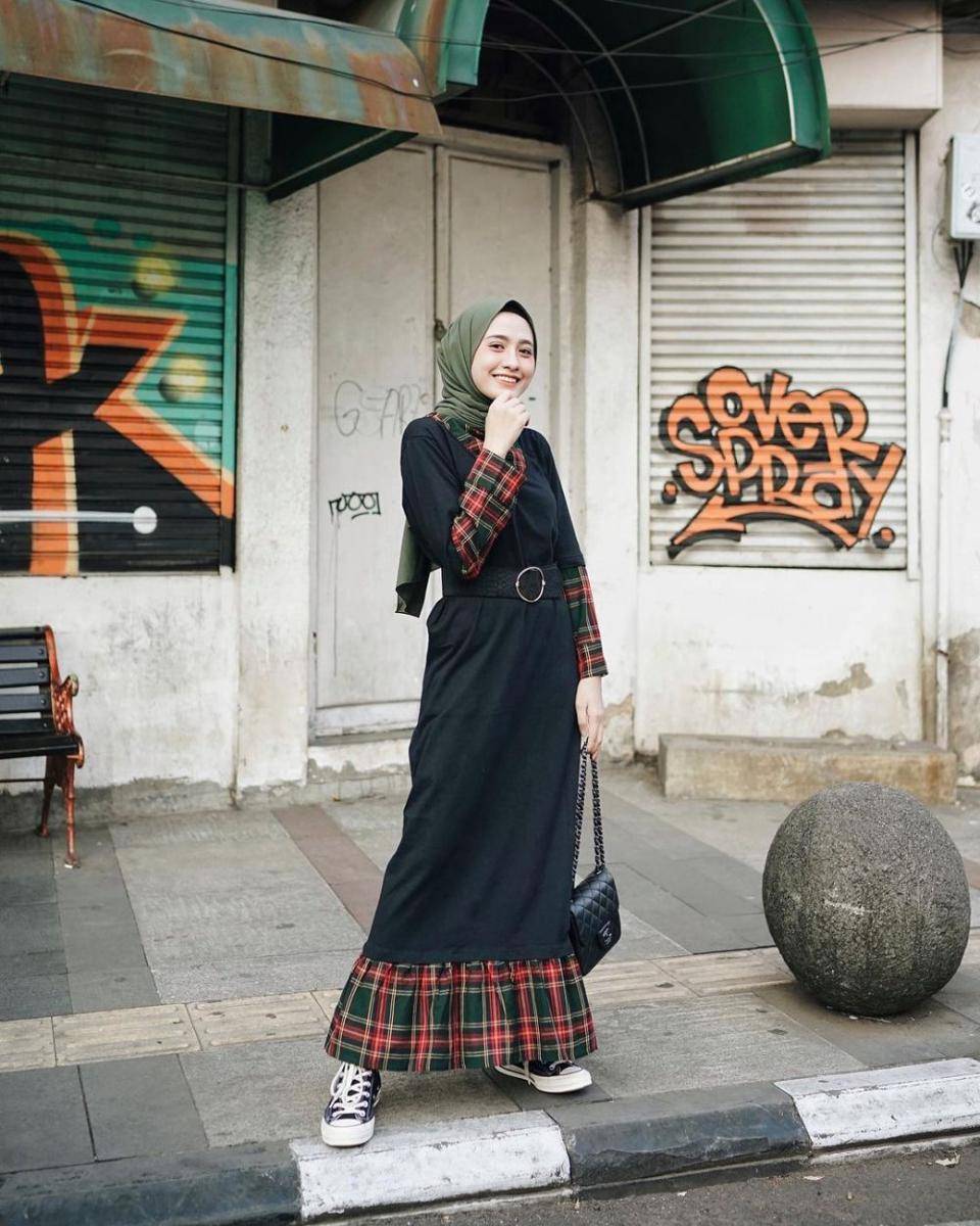 Outfit dress ala Helmi Nursifah (instagram.com/helminursifah)