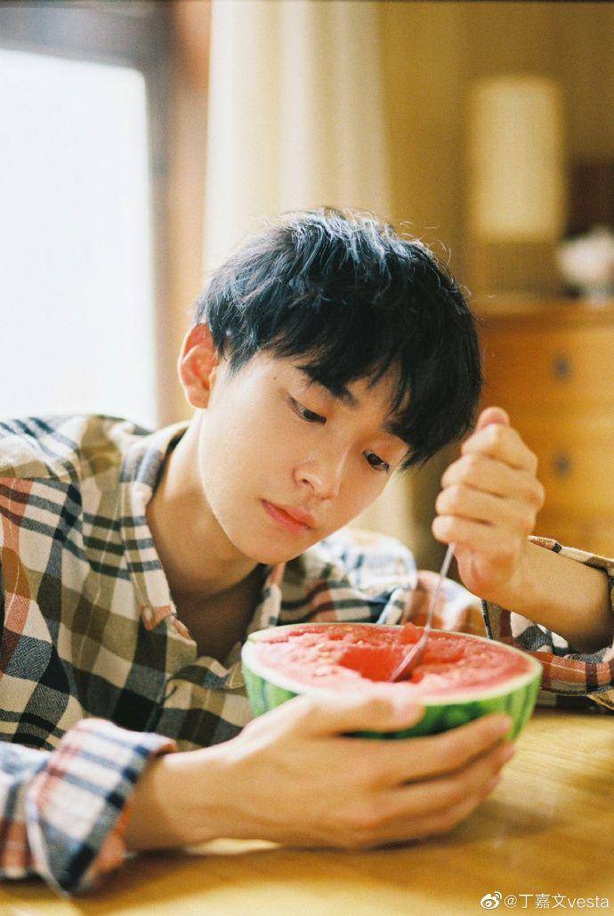 Ding Jia Wen (weibo.com/u/3421483792)