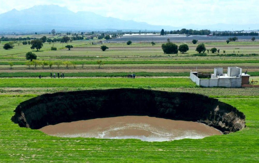 Sinkhole di Puebla, Meksiko Ancam Rumah Warga