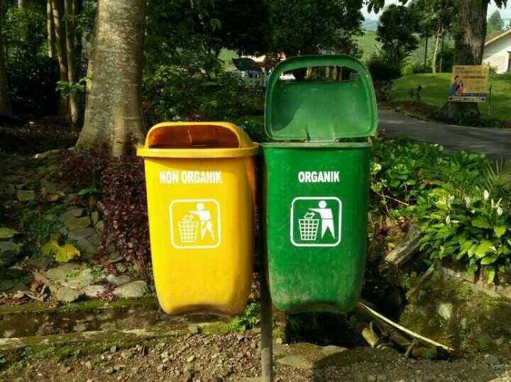 Tong sampah organik dan non organik (dok. pribadi/Mutiara A)