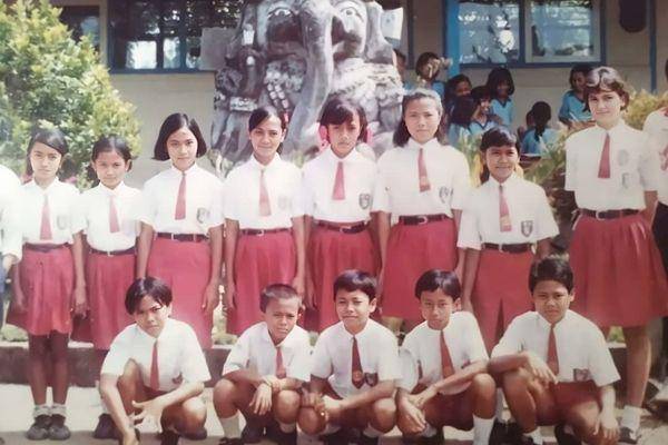 Luna Maya semasa sekolah (Instagram.com/lunamaya.story)