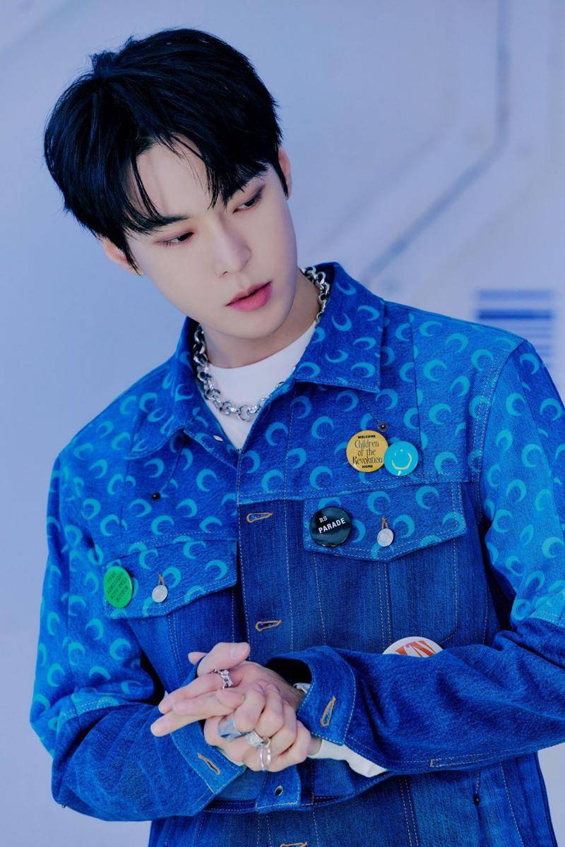 Doyoung NCT 127 di foto konsep single "Save". (twitter.com/NCTsmtown_127)