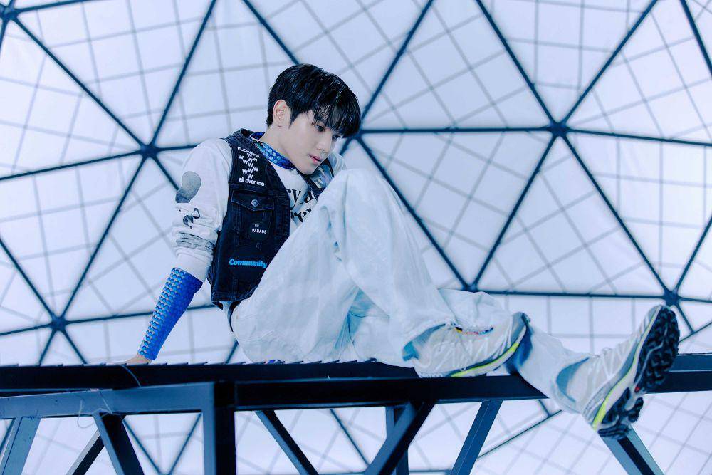 Taeyong NCT 127 di foto konsep single "Save". (twitter.com/NCTsmtown_127)