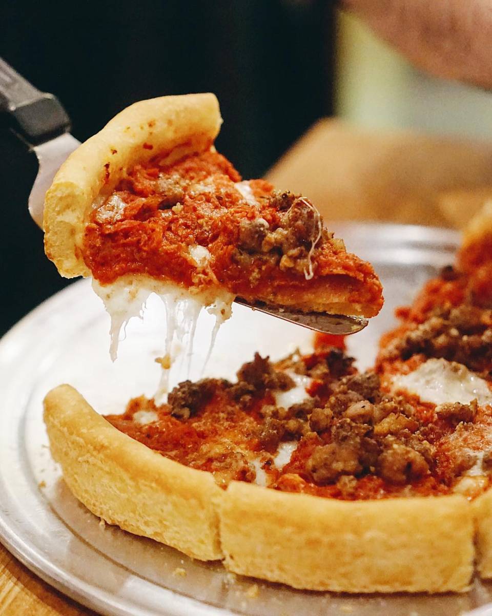 Pizza bergaya Chicago adalah ciri khas DevilCraft. (instagram.com/likelyeating)