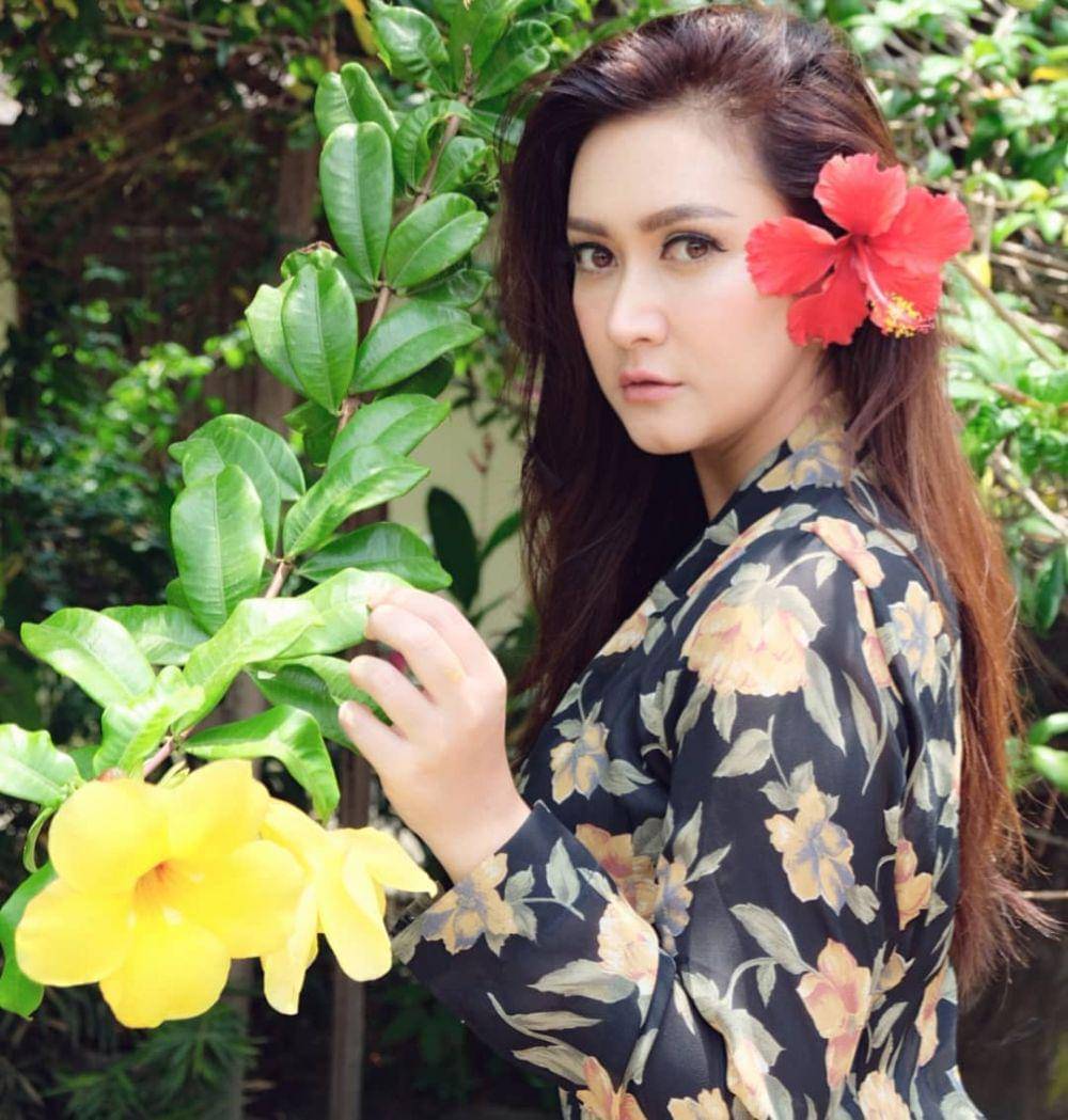 Nafa Urbach (instagram.com/nafaurbach)