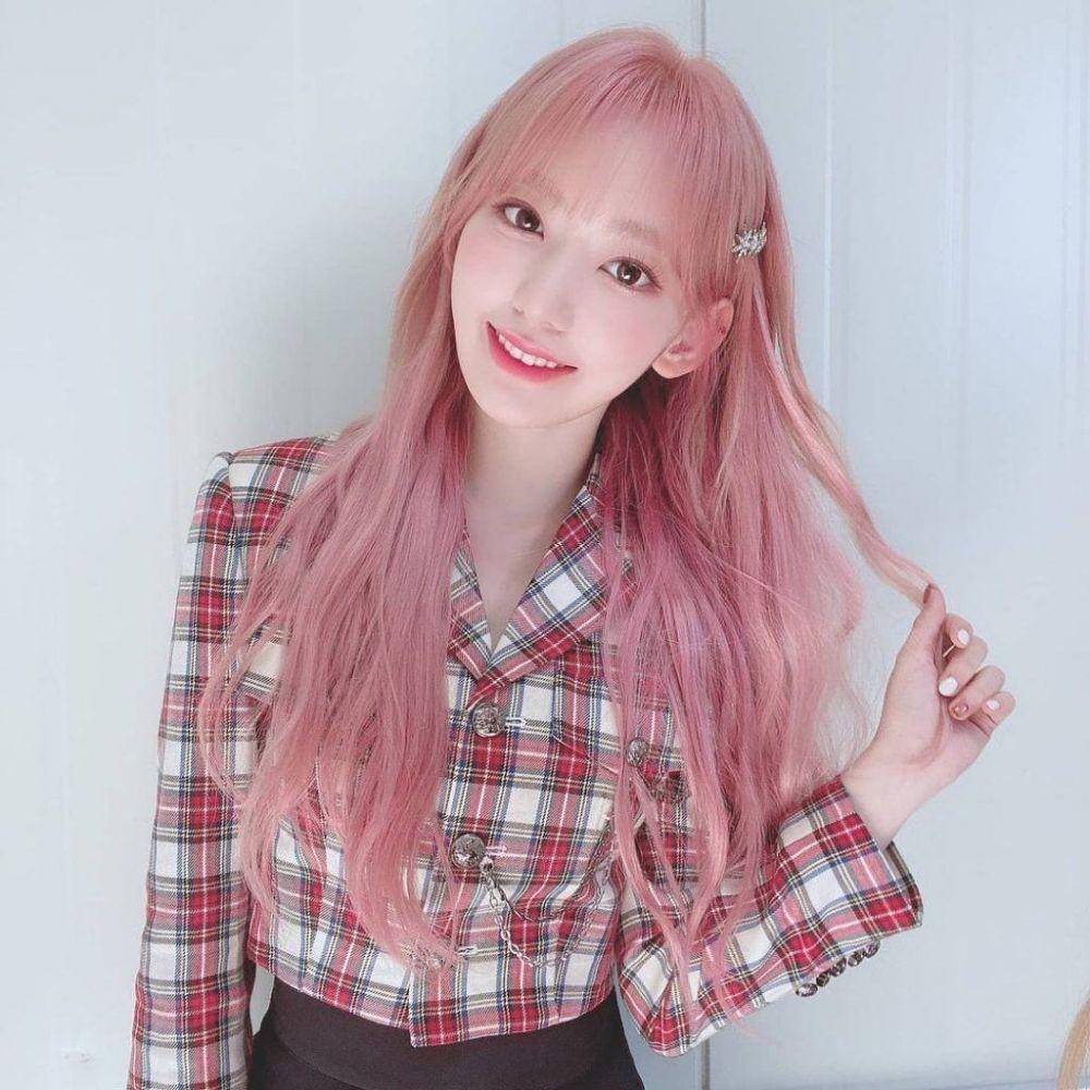 ilustrawi warna rambut pastel (Instagram/official_izone)
