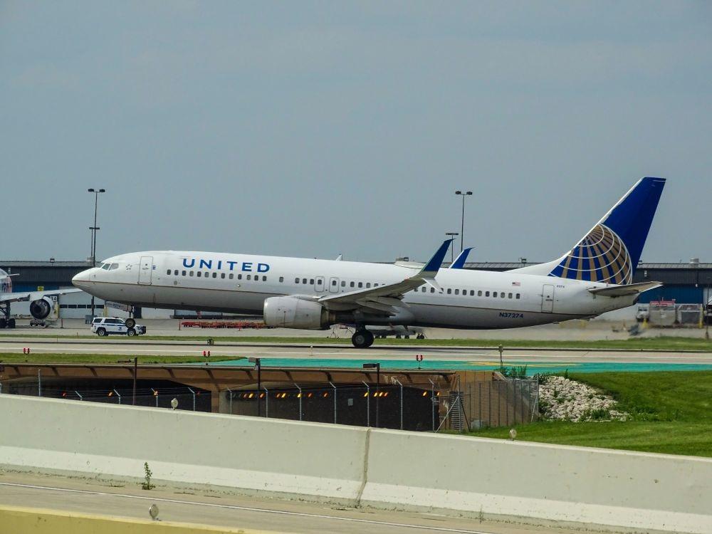 United Airlines Bayar Pilot 3 Kali Lipat akibat Omicron
