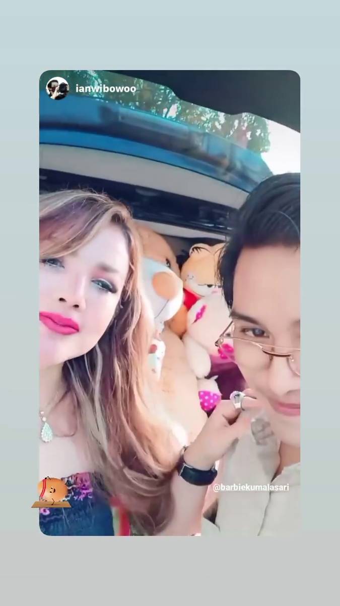 Barbie Kumalasari dan cowok brondong (Instagram.com/barbiekumalasari)