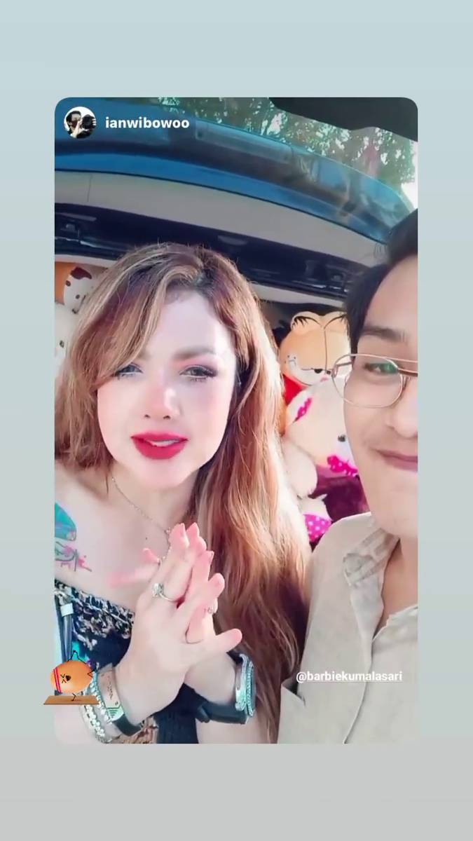 Barbie Kumalasari dan cowok brondong (Instagram.com/barbiekumalasari)