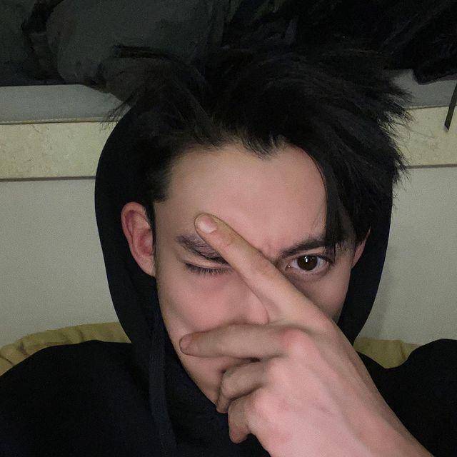 Dylan Wang (instagram.com/dylan_wang_1220)