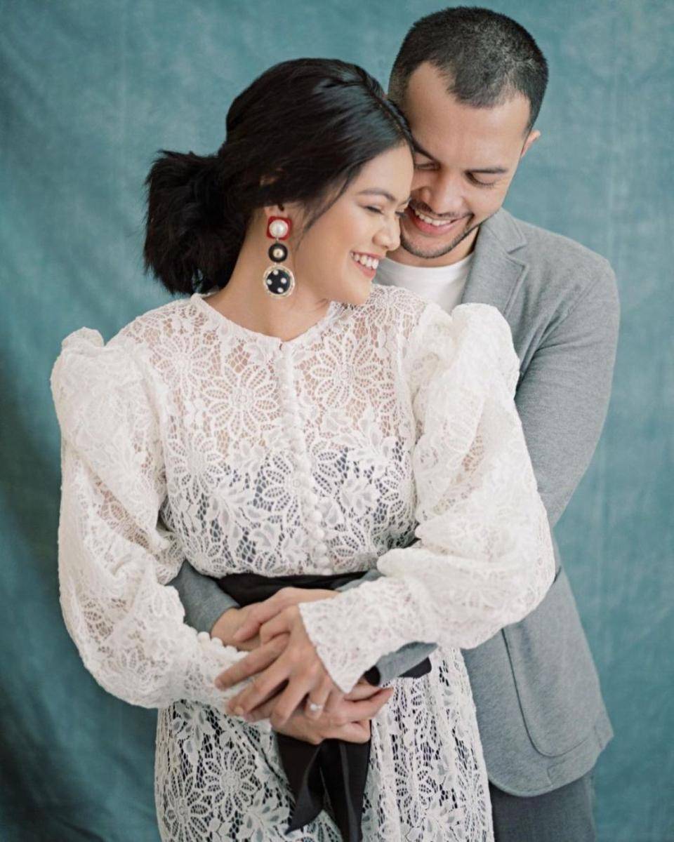 Indah Indriana dan Diaz Adritya. (Gemagrafi via Instagram.com/indahindriana)