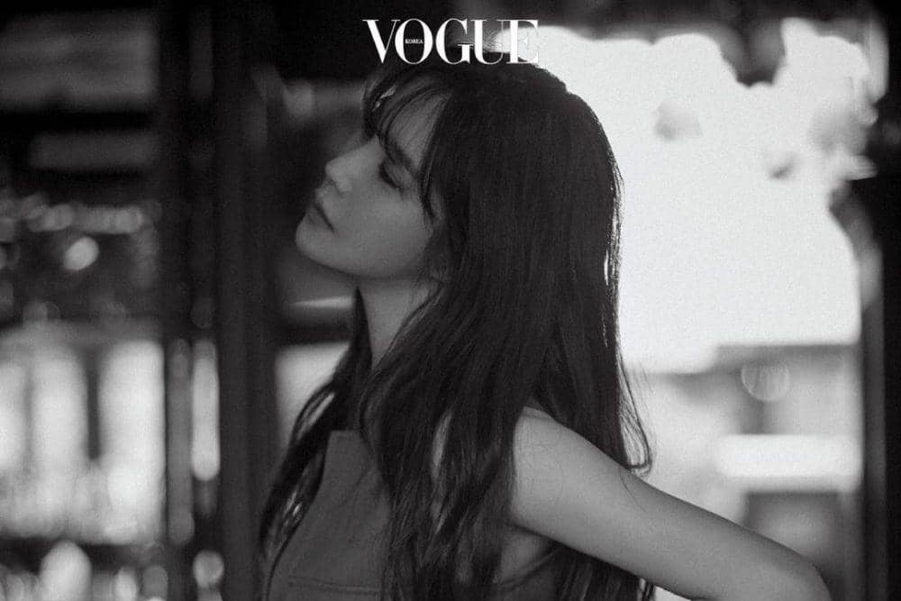 10 Potret Lee Ji Ah di Majalah Vogue Korea Edisi Juni 2021