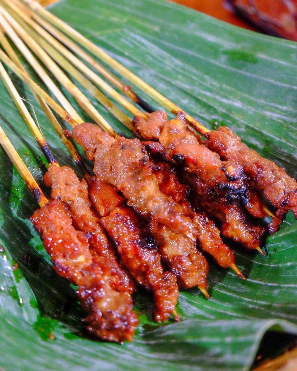 Sate rembiga (instagram.com/eatineraryid)