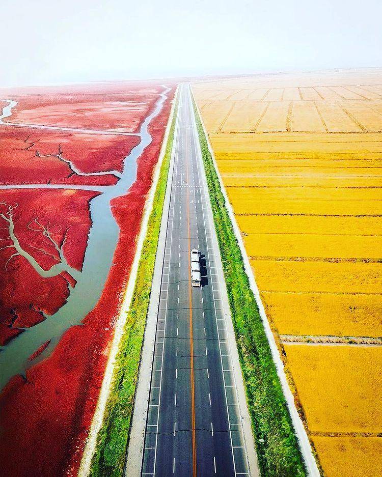 Red Beach (instagram.com/yolo.travel_official)