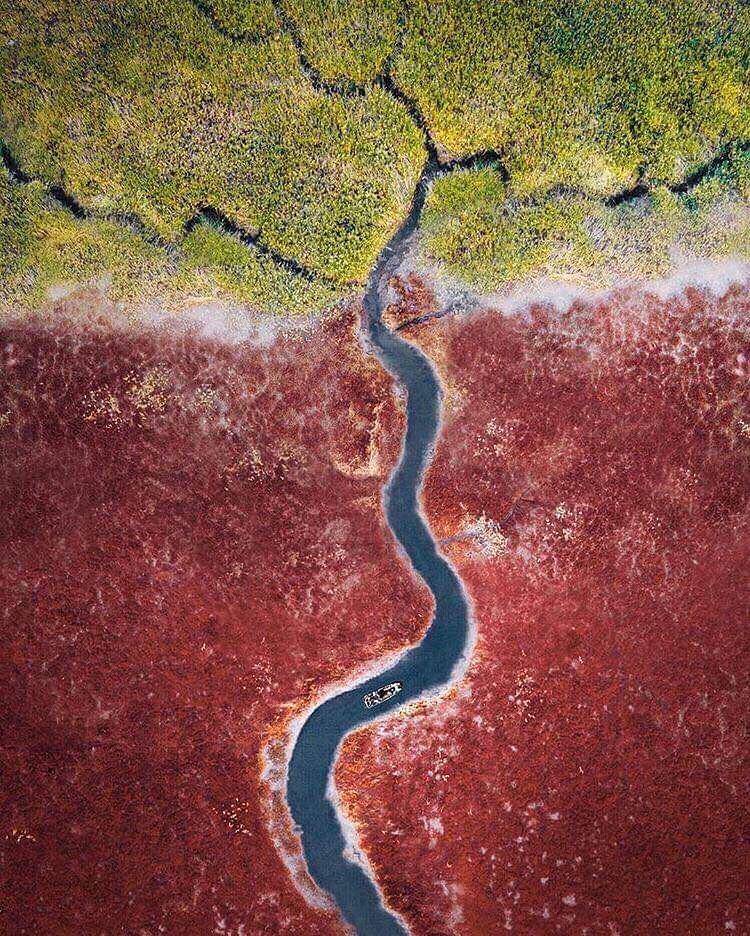 Red Beach (instagram.com/travel4worldchange)