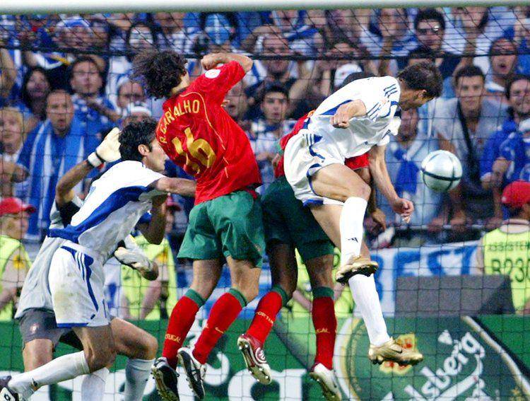 Angelos Charisteas menjadi pahlawan Yunani di laga final Piala Eropa 2004. (agonasport.com)