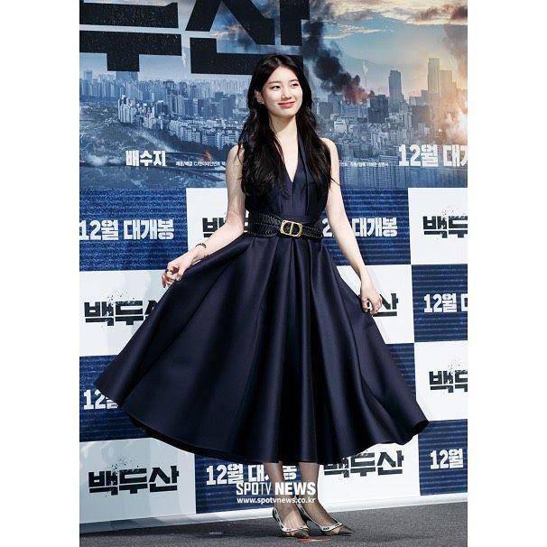 potret Suzy dengan long dress (instagram.com/skuukzky)