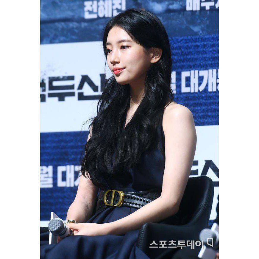 potret Suzy dengan long dress (instagram.com/skuukzky)