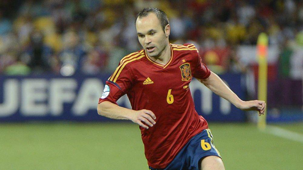Andres Iniesta ketika membela tim nasional Spanyol. (eurosport.com)