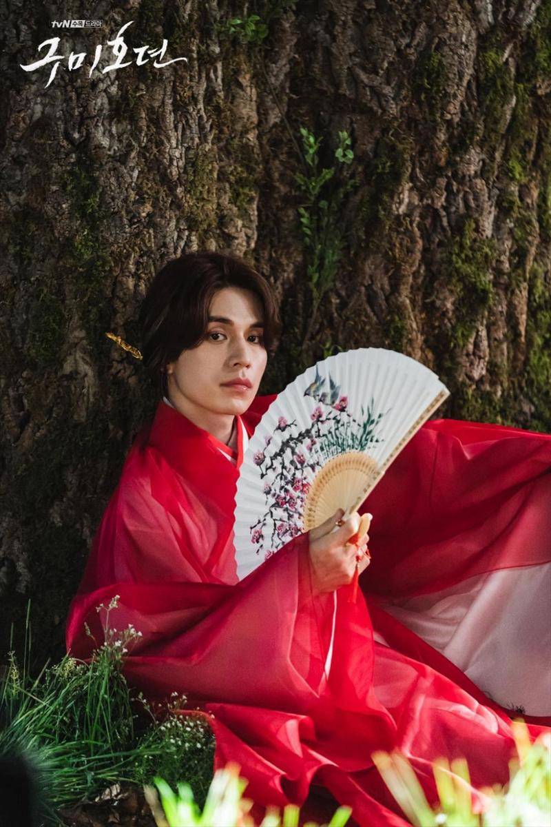 Lee Dong Wook di Tale of the Nine Tailed (dok. tvN)