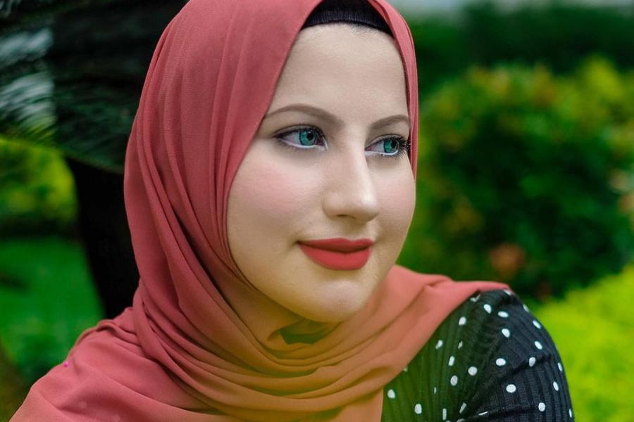 [QUIZ] Rekomendasi Lipstik yang Cocok dengan Warna Hijab Favorit