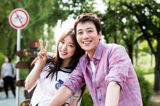 Park Shin Hye dan Kim Rae Won dalam drama Doctors (soompi.com)