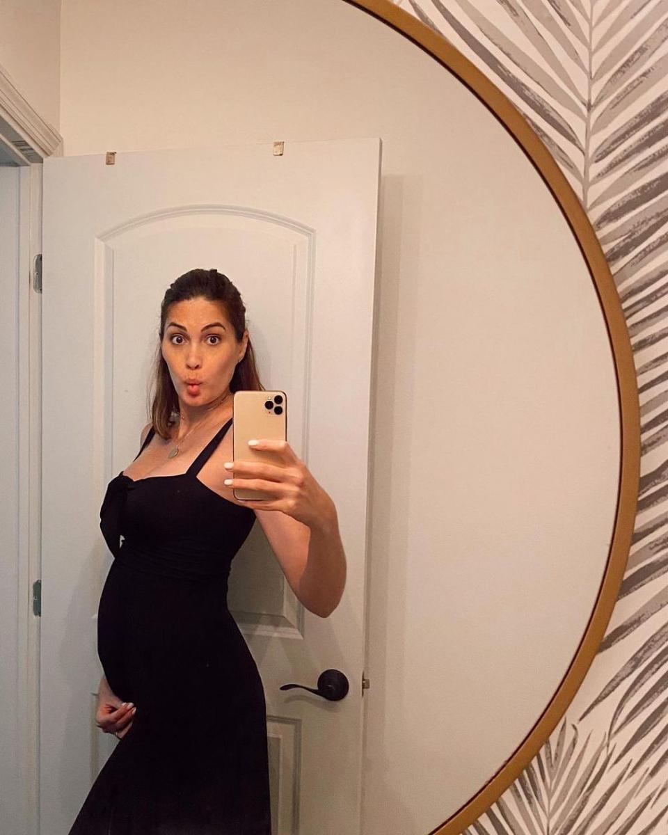 Sedang Hamil! 9 Potret Terkini Gabriela Isler Miss Universe 2013