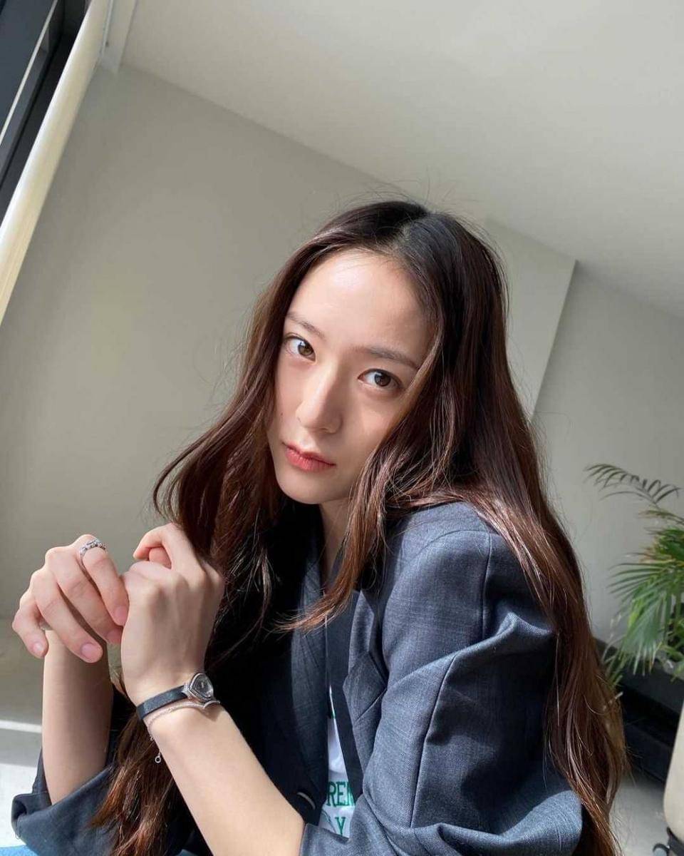 Krystal Jung (instagram.com/vousmevoyez)