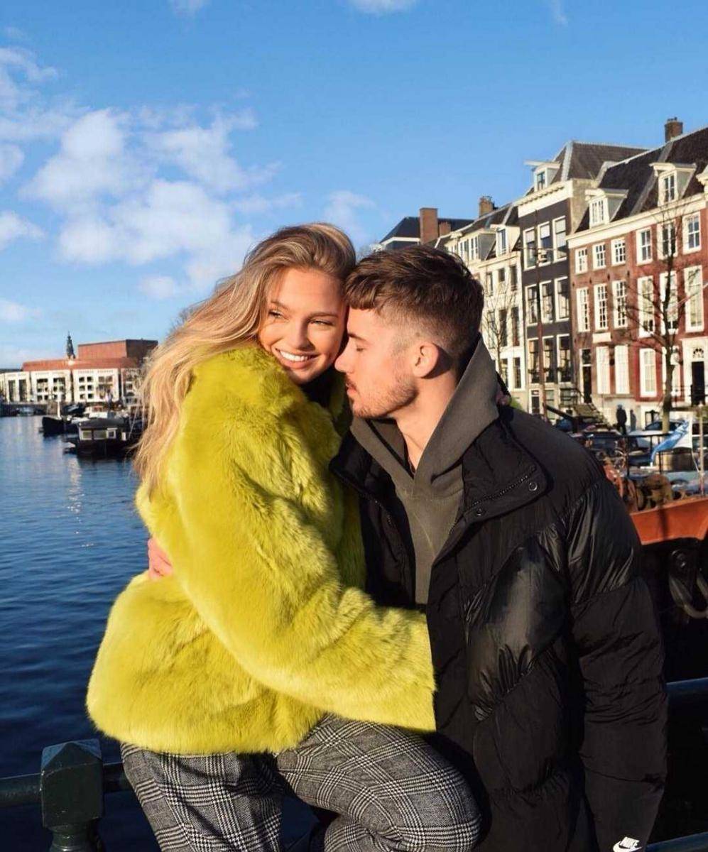 Romee Strijd bersama pasangan (Instagram.com/romeestrijd)