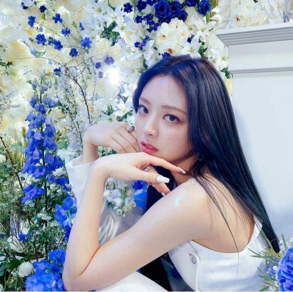 Yuna ITZY (instagram.com/itzy.all.in.us)