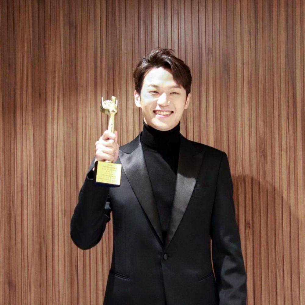 Lee Hak Joo (instagram.com/imcokecolor)