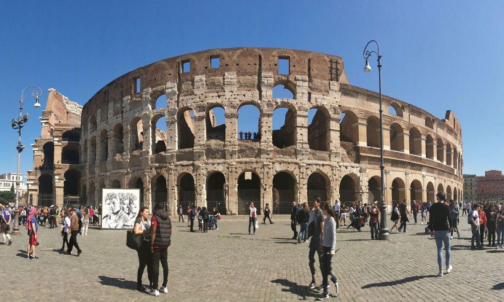 10 Wisata Memesona Roma, Jangan Lupa Lempar Koin di Air Mancur Trevi