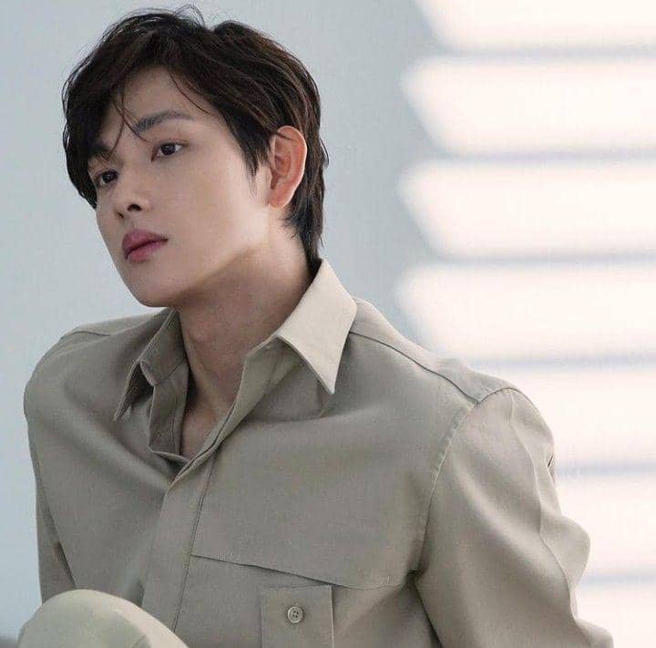 Im Siwan (instagram.com/yim_siwang)