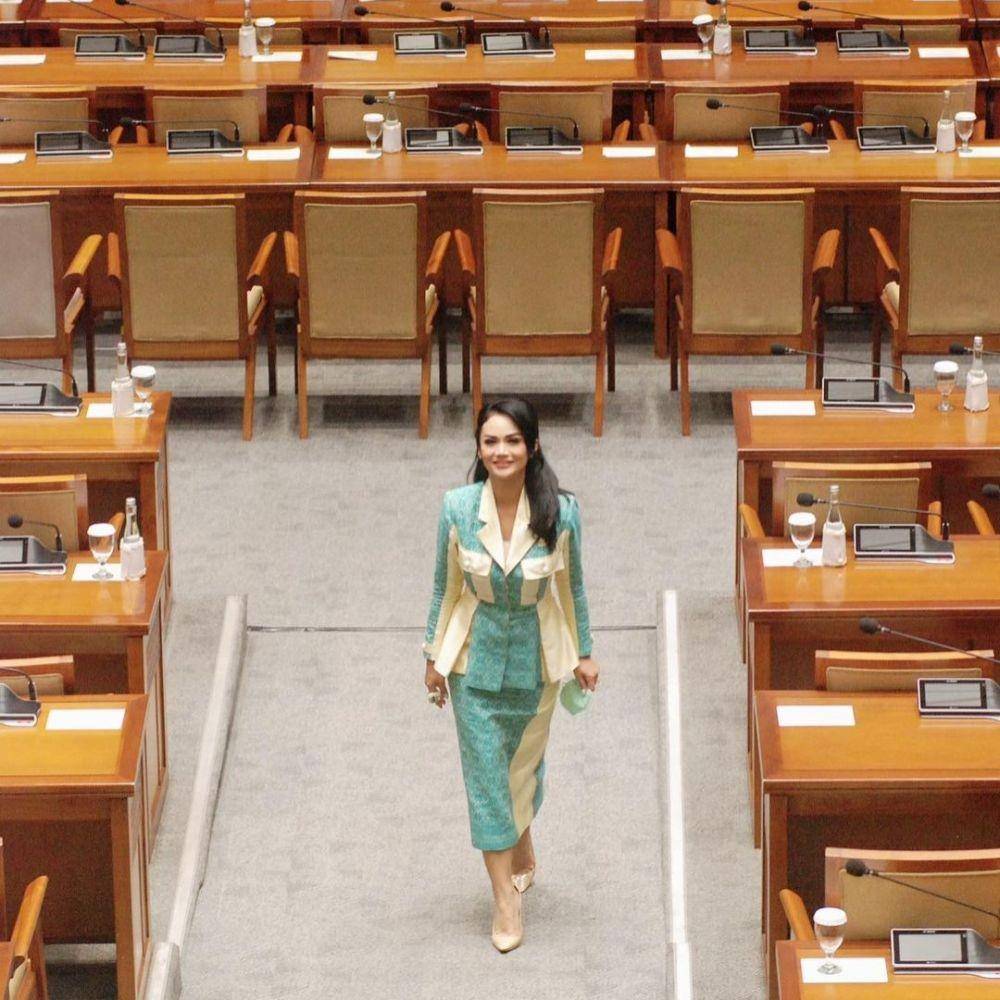 Krisdayanti (instagram.com/krisdayantilemos)