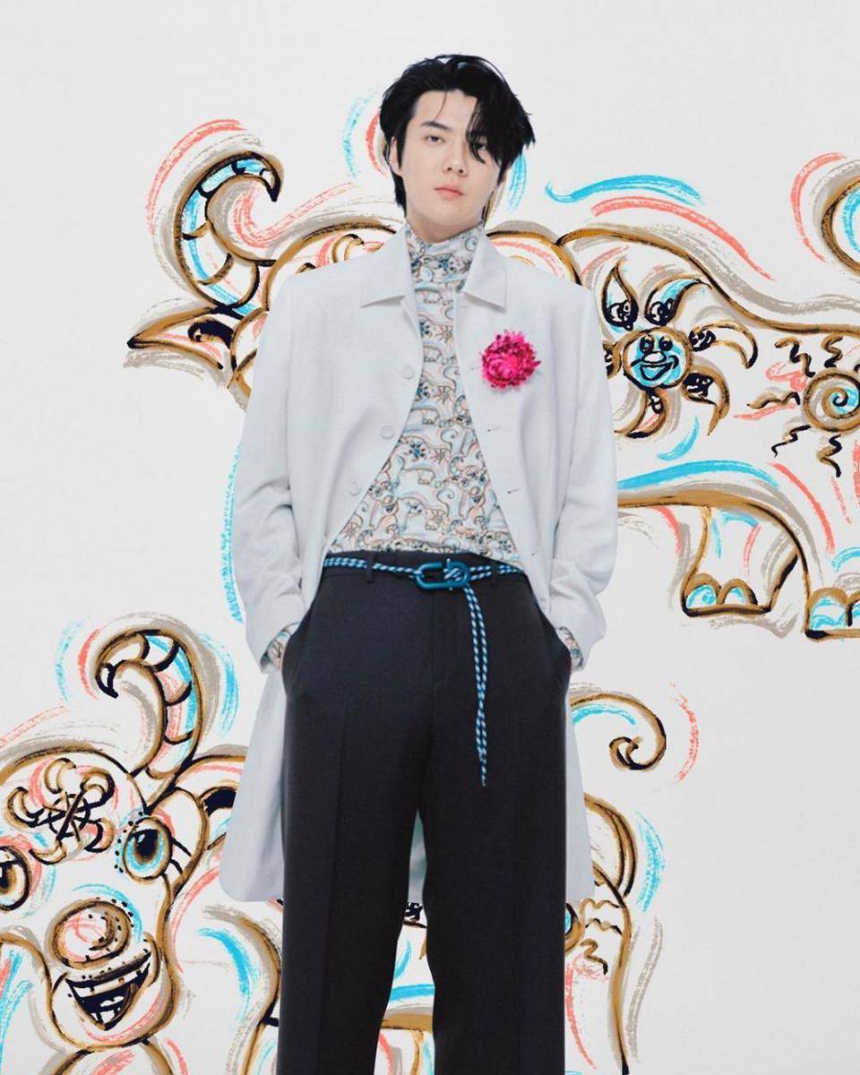potret Sehun dengan tatapan tajam (instagram.com/oohsehun)