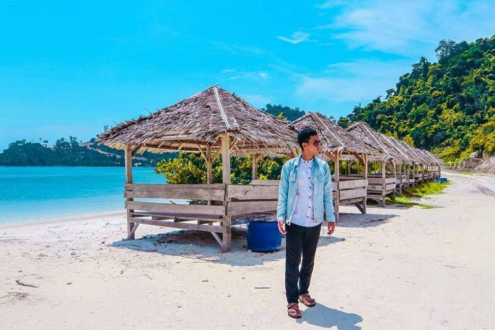 Pesisir pantai pulau Tegal Mas (instagram.com/ridwansyah21)