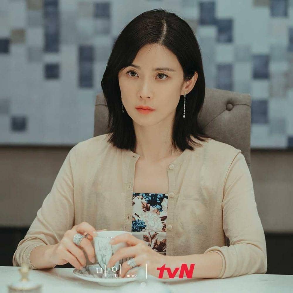 Lee Bo Young di drama Mine (Instagram.com/tvndrama.official)