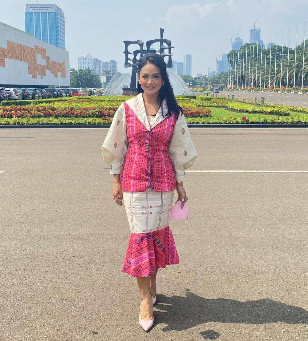 Krisdayanti (instagram.com/krisdayantilemos)