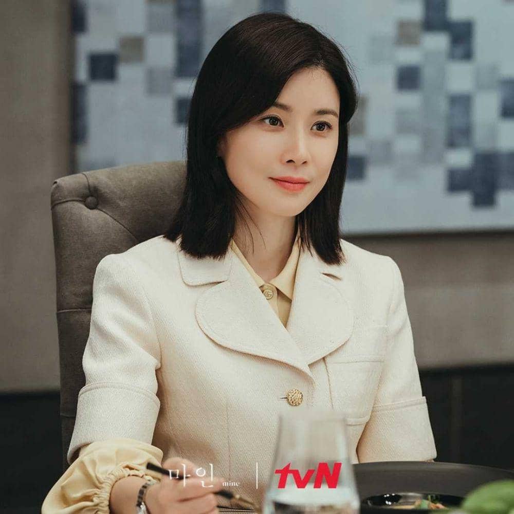 Lee Bo Young di drama Mine (Instagram.com/tvndrama.official)