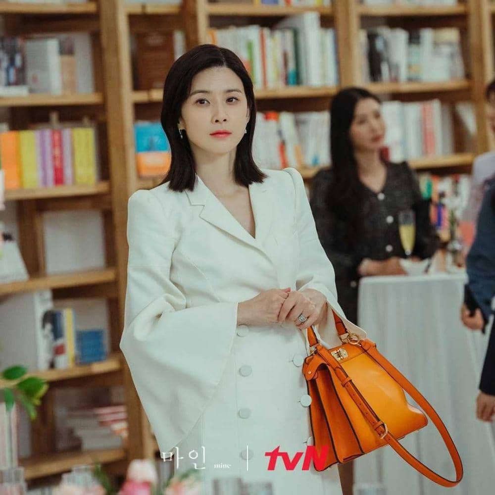 Lee Bo Young di drama Mine (Instagram.com/tvndrama.official)