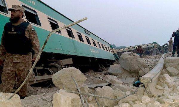 Kecelakaan kereta api Millat Express di Pakistan telah menewaskan sebanyak 30 orang pada hari Senin, 7 Juni 2021, waktu setempat. (Twitter.com/aneeshussain786)